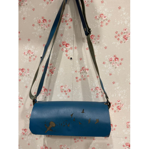 Bolso redondo azul