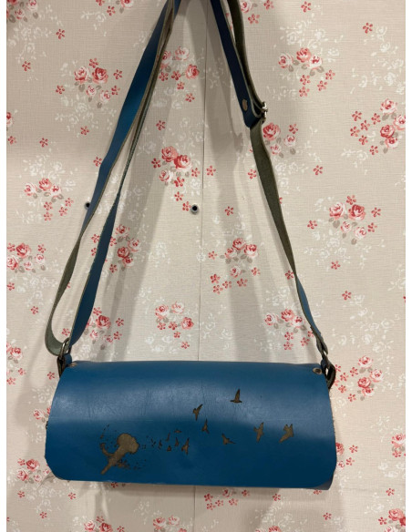 Bolso redondo azul