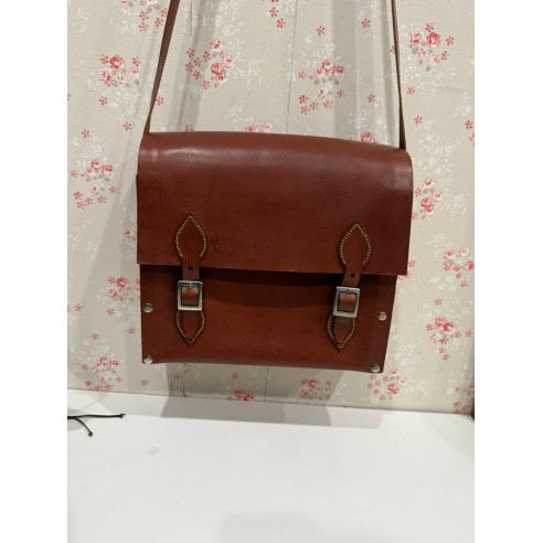 Bolso portafolio de cuero y madera