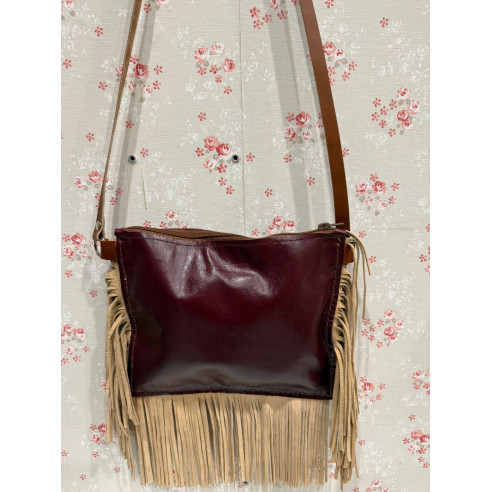 Bolso de cuero rojo con flecos marrón