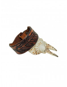 Brazalete labrado pluma
