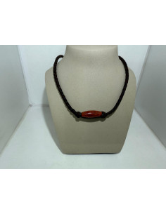 Collar de cuero con coral rojo