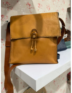 Bandolera con broche madera