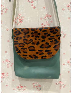 Bandolera de cuero azul con solopa  de leopardo