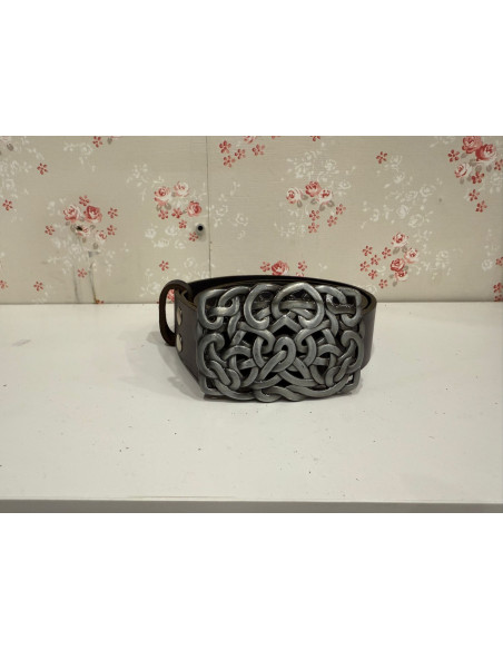 Cinturones con hebillas personalizadas