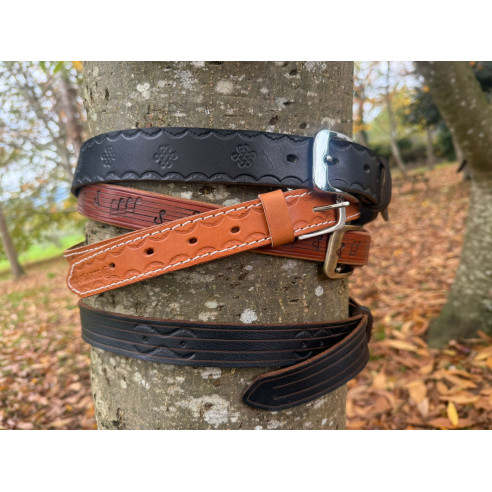 Cinturones troquelados con diseño