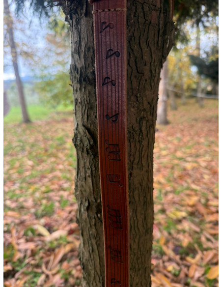 Cinturones troquelados con diseño