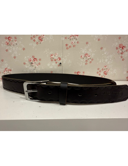 Cinturón troquelado de cuero negro