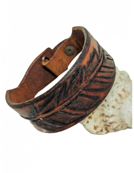 Brazalete labrado pluma